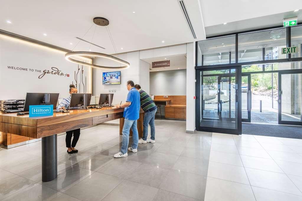 Hilton Garden Inn Виндхук Интерьер фото