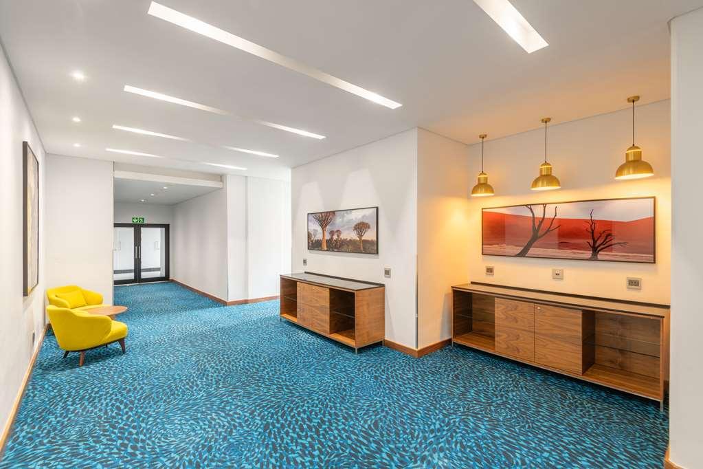 Hilton Garden Inn Виндхук Удобства фото