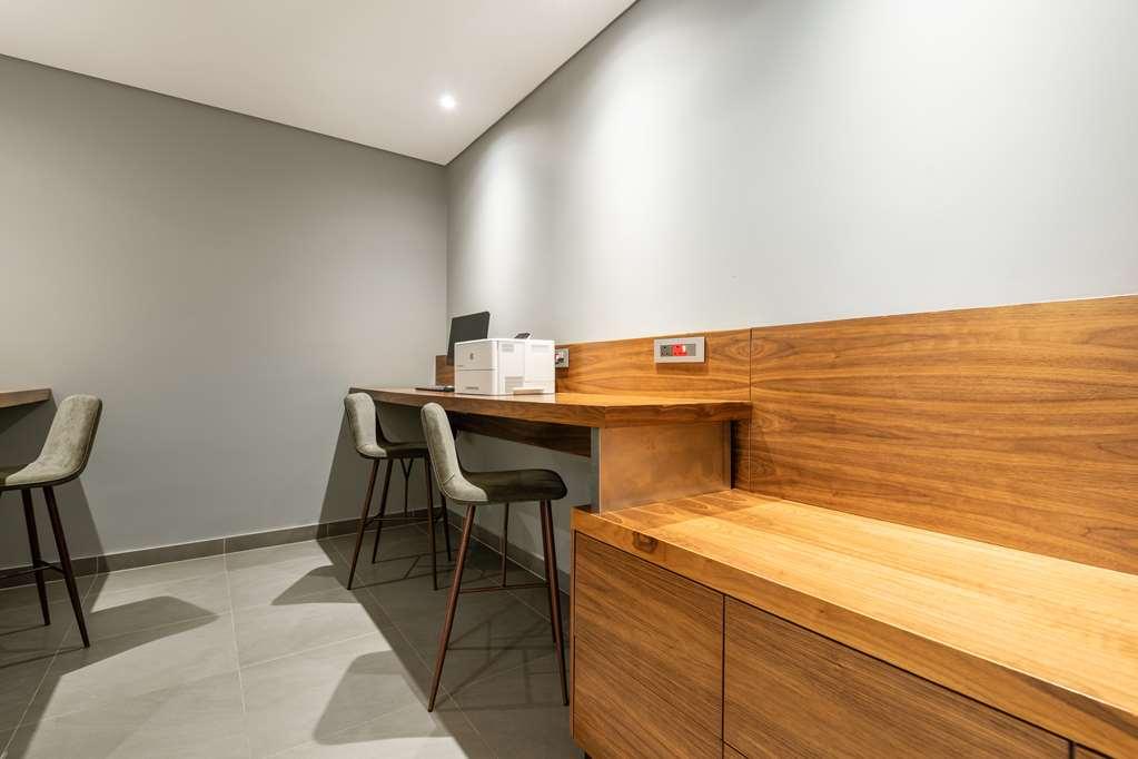 Hilton Garden Inn Виндхук Удобства фото